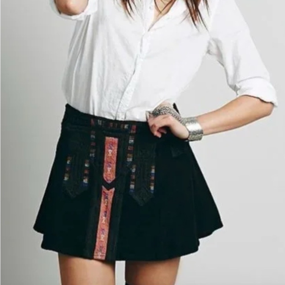 Free People New Romantics Urban Outfitters embroidered skirt size Small LNC!